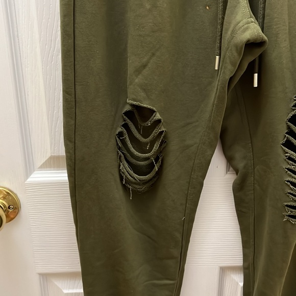 Trendy distressed joggers - Picture 4 of 8